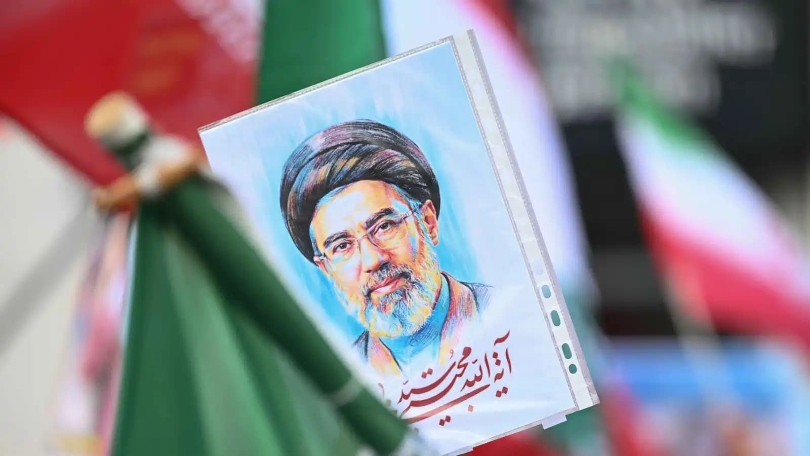 هل يقود المرشد الجديد إيران للسلاح النووي