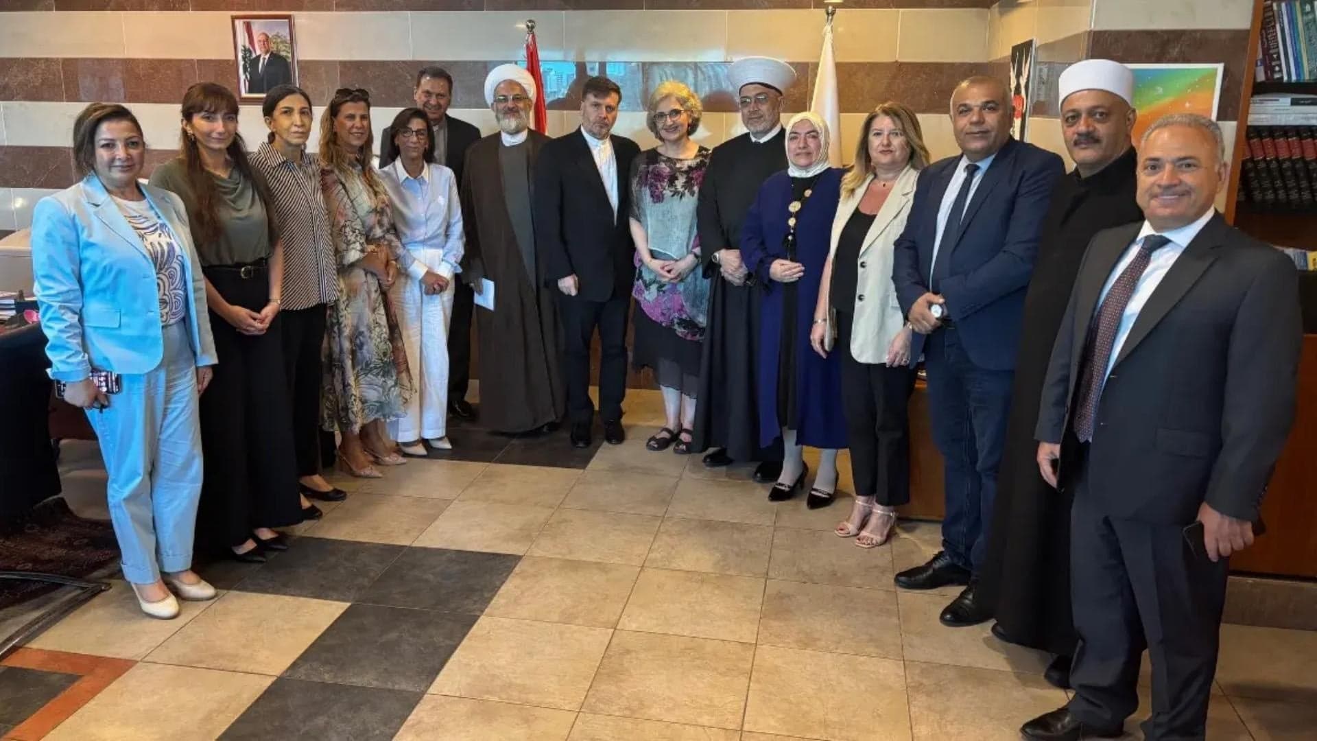 كرامي تقود اجتماعاً عن التربية الإنجابية