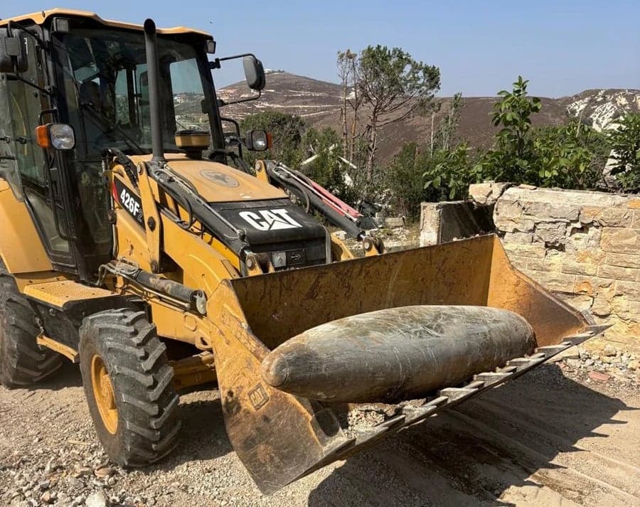 Army removes unexploded Israeli debris