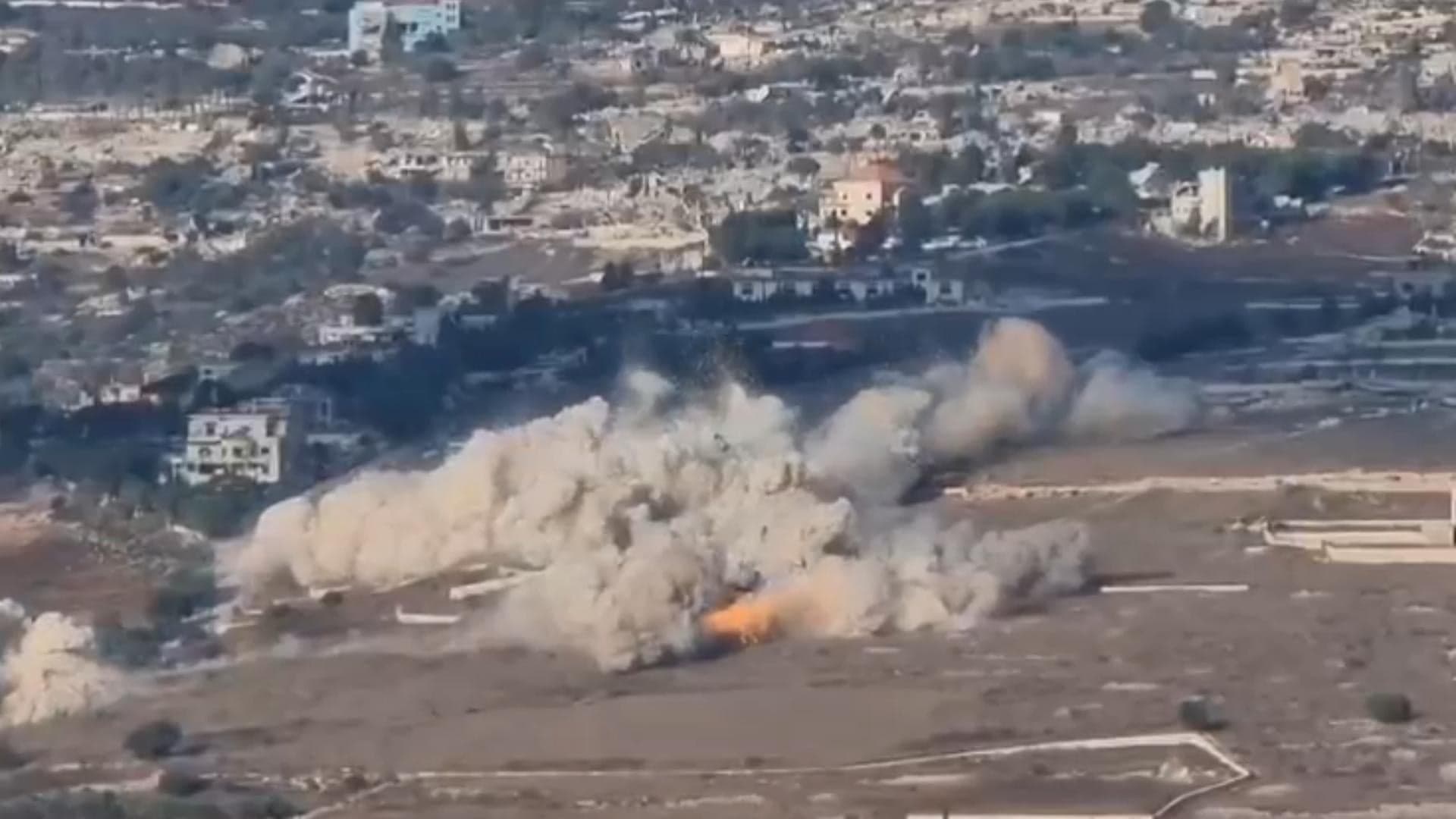 Video shows large explosion in Hula