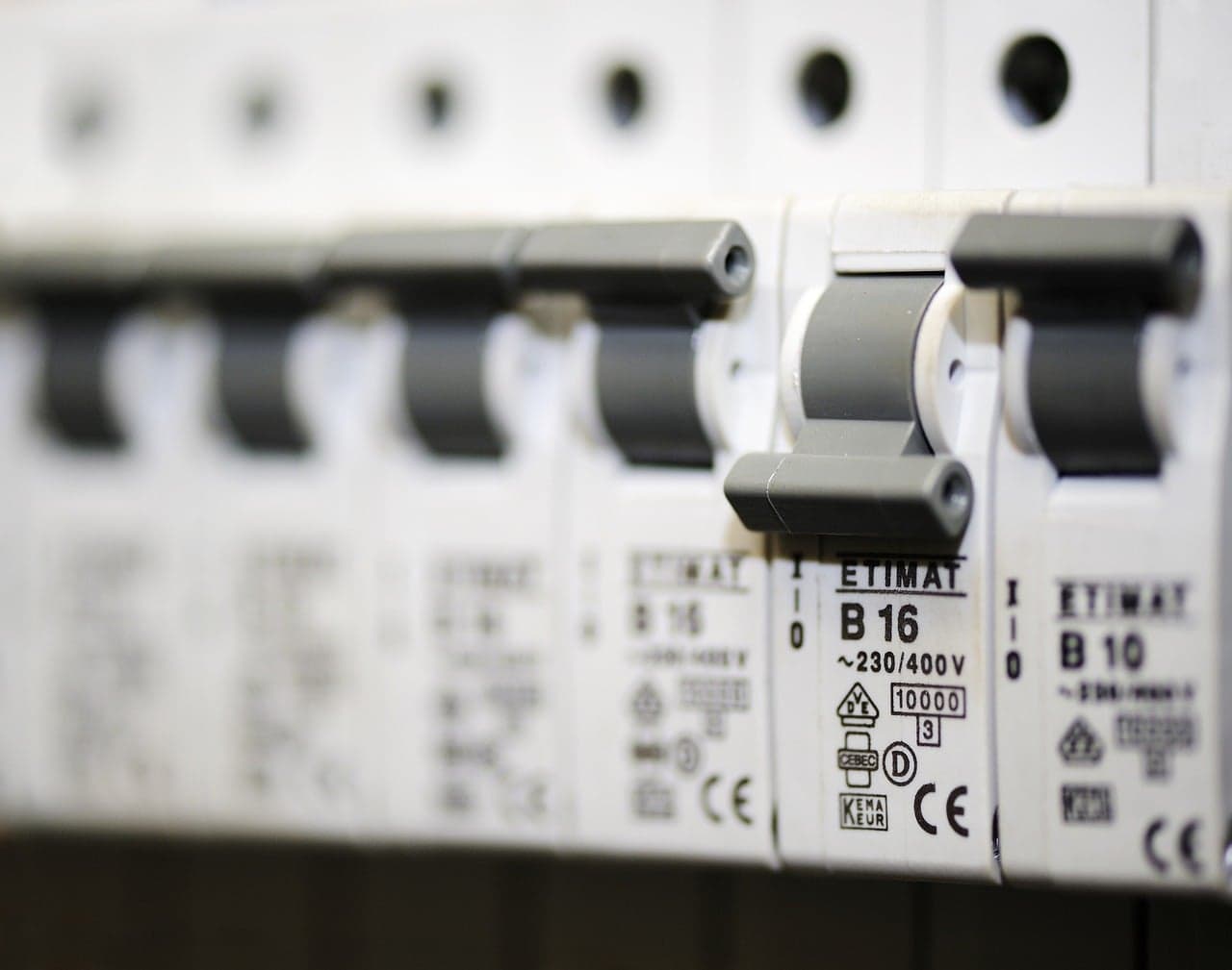 Government offices face power outages due to unpaid bills