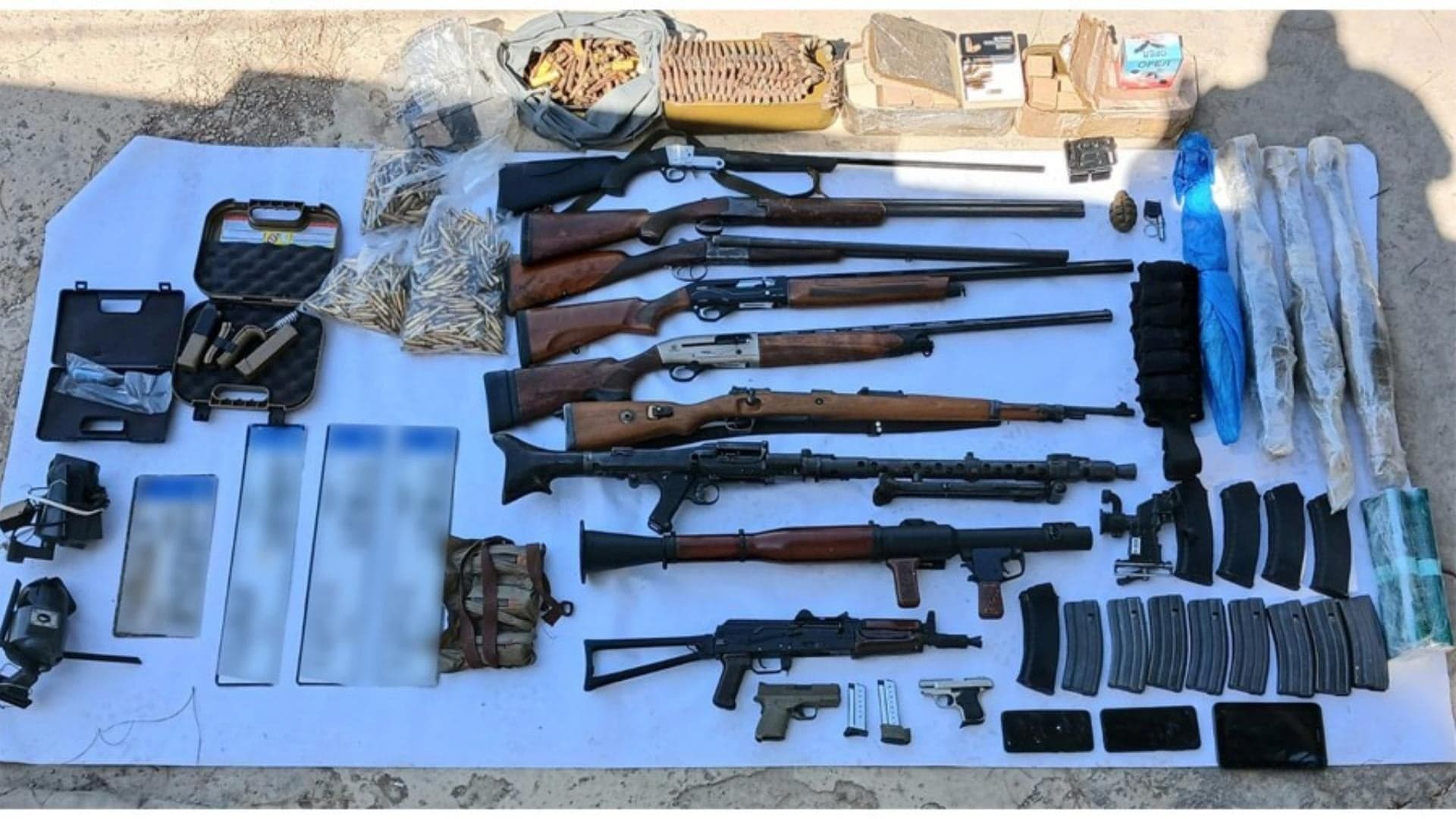 Seven wanted suspects detained with weapons and drugs