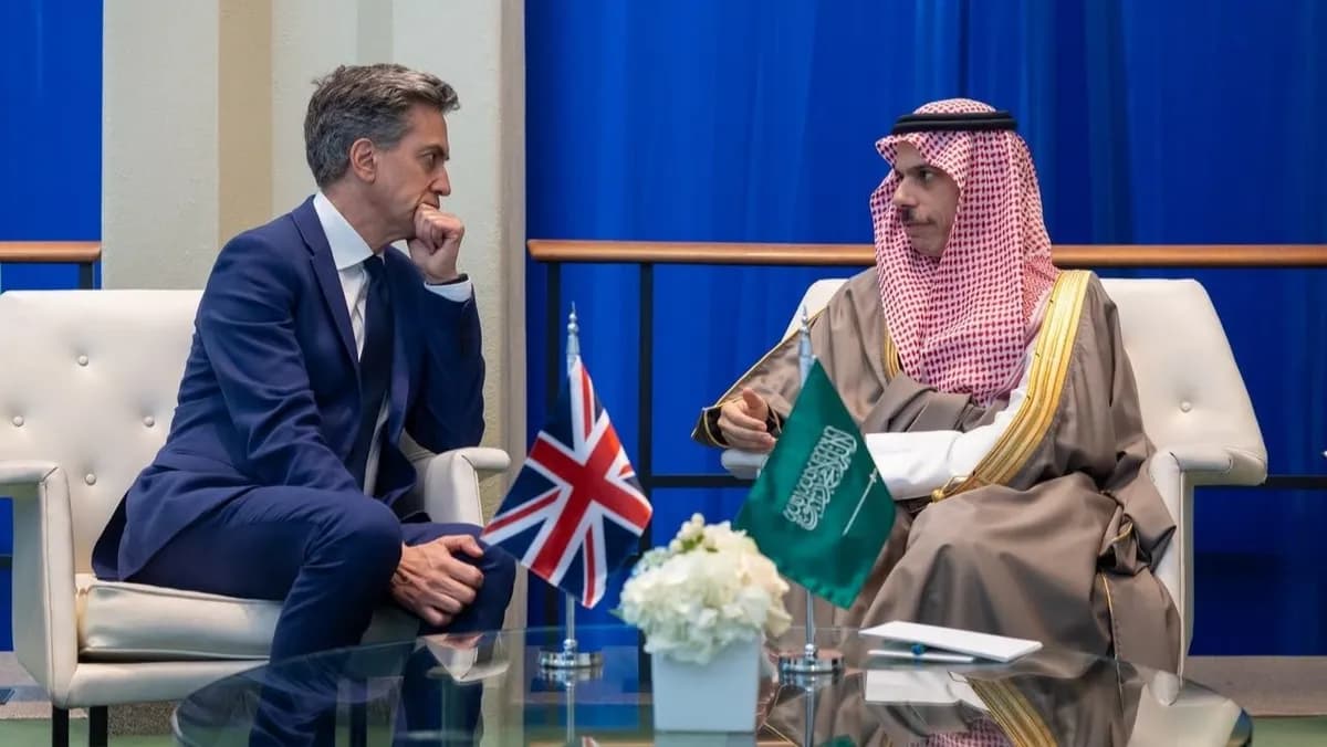 Saudi Arabia reviews regional security with UK and Spain