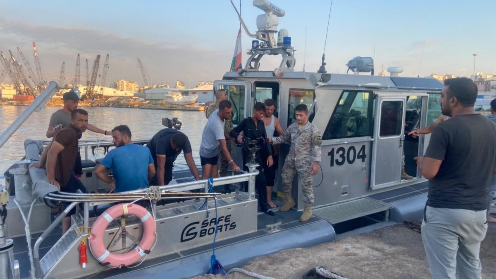 Army rescues 21 during illegal crossing