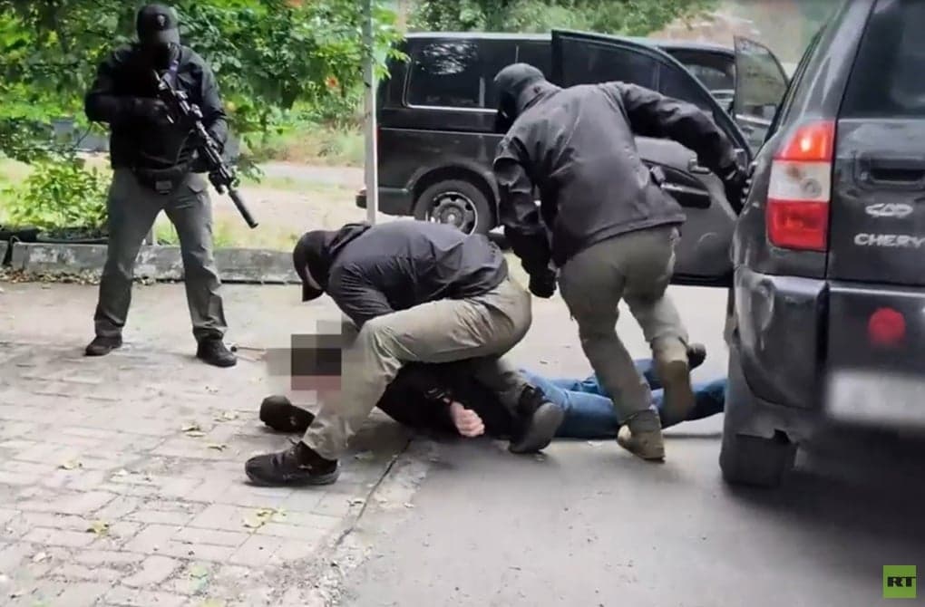 $10,000 Offered to Destroy Donetsk Polling Station