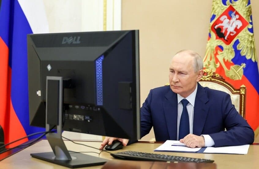 Putin Participates in Duma Vote