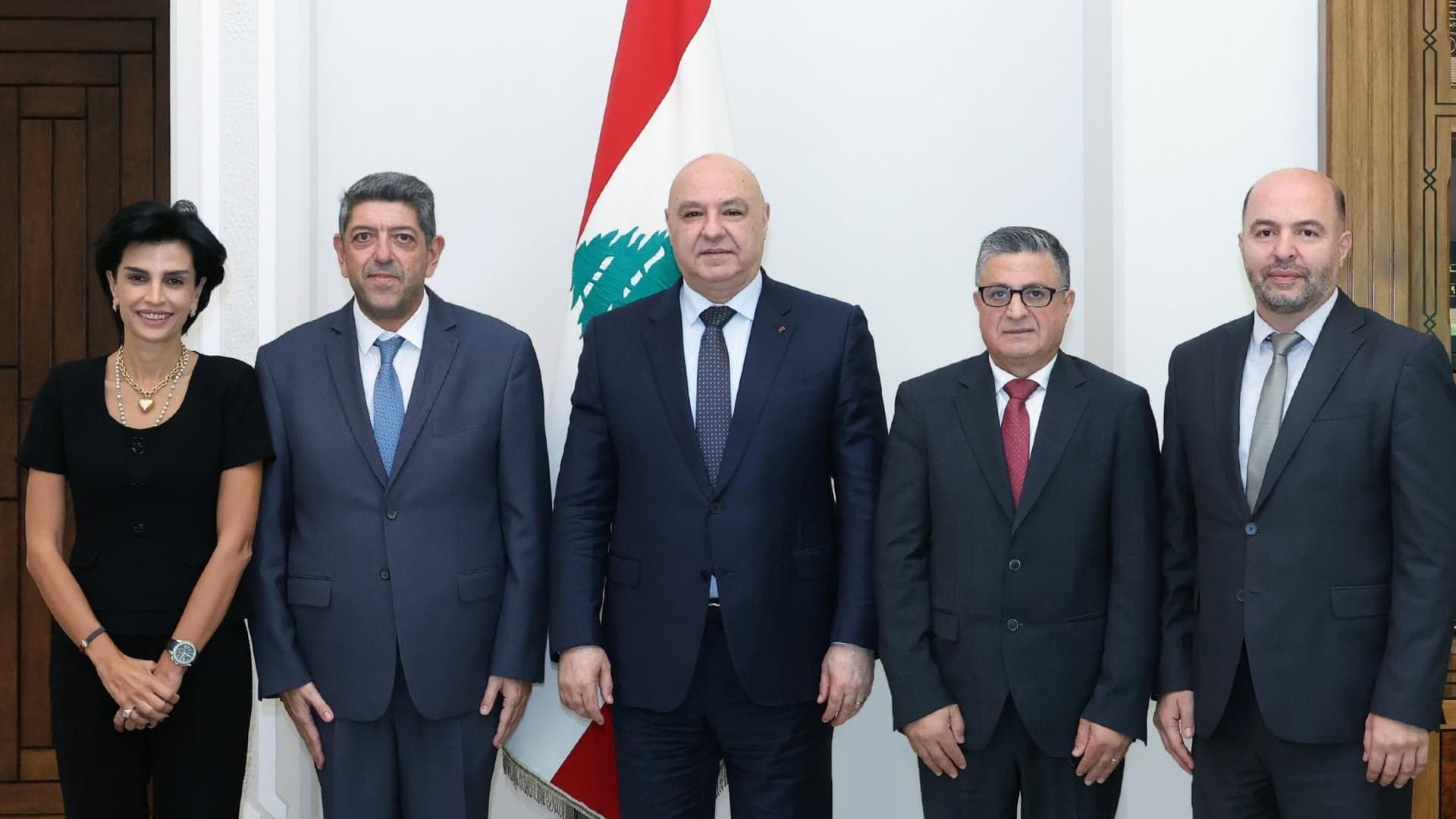 عون يطلع على خطة حكم كهرباء لبنان