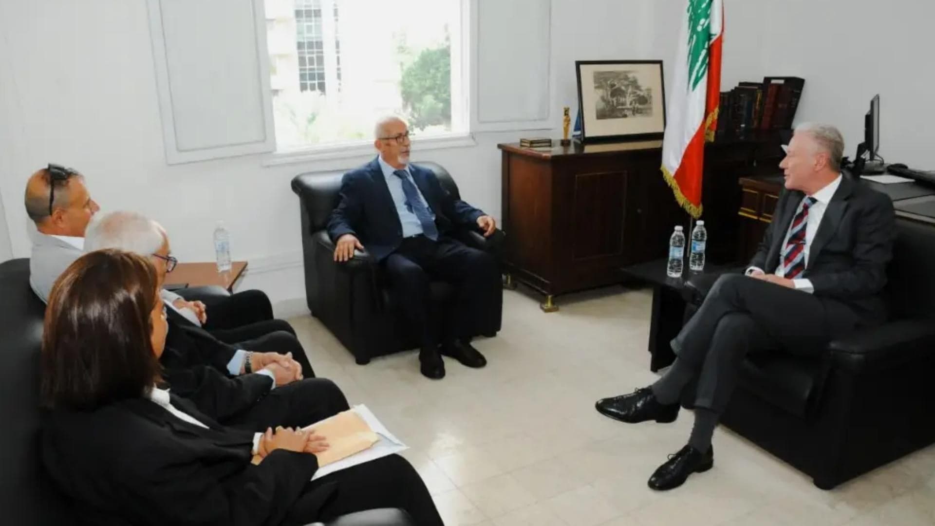 Submit a memo on Lebanese prisoners in Israel