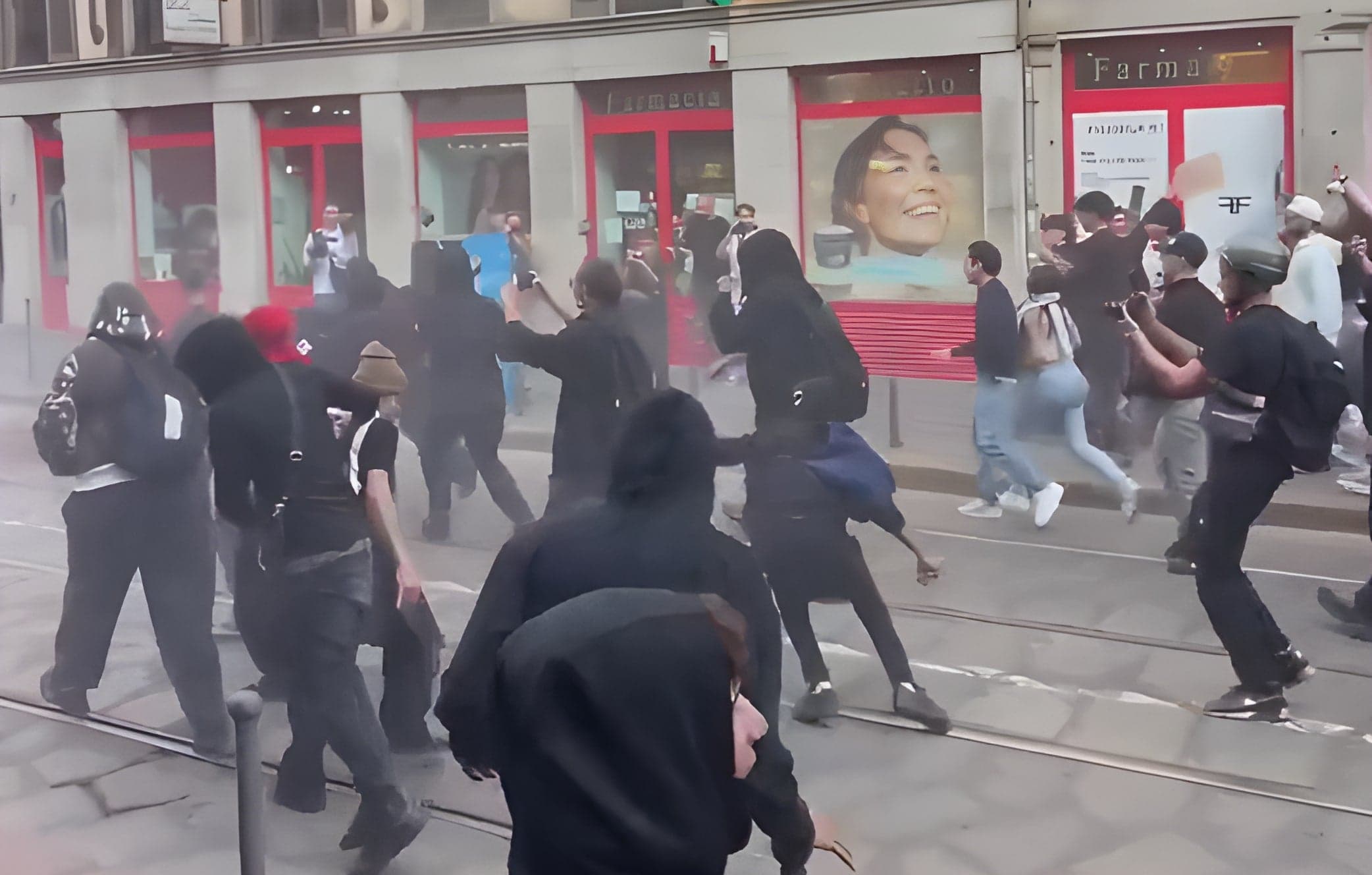 تجدد اشتباكات بين الشرطة والمتظاهرين في ميلانو وبولونيا