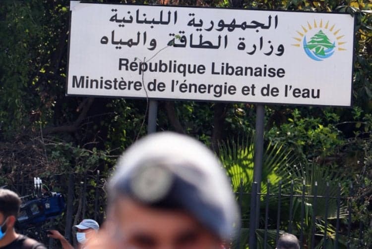Energy Ministry lights Sidon-Jazine road with solar