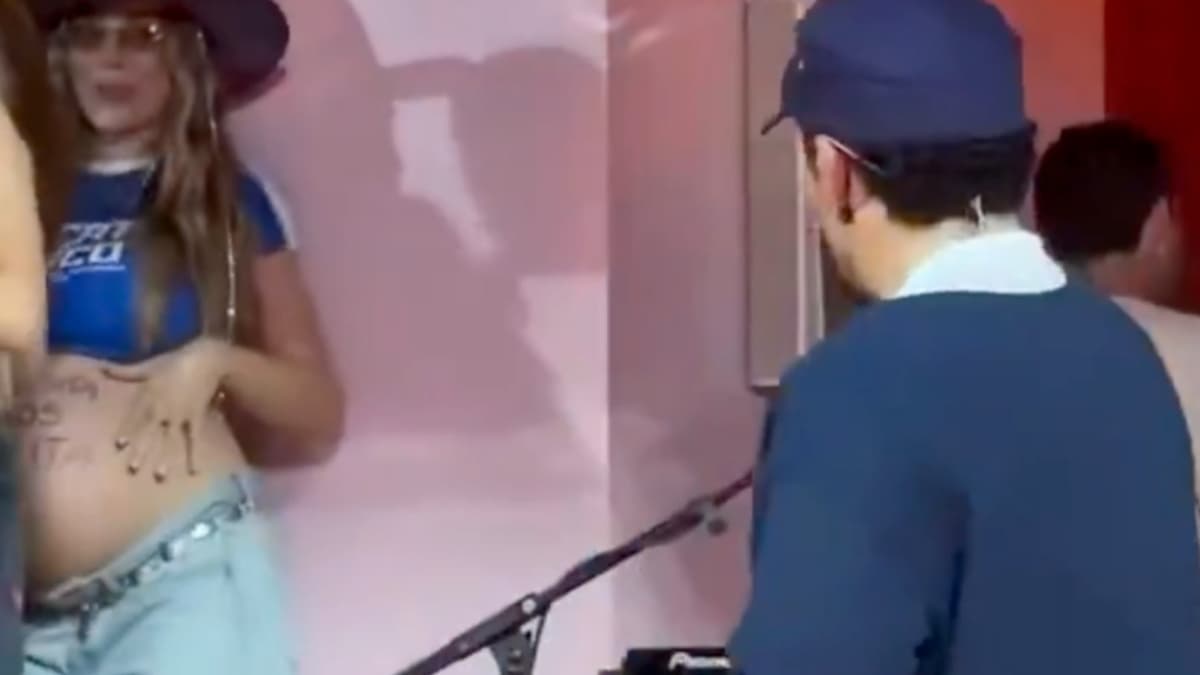 باد باني يشكر معجبة حامل خلال لحظة مؤثرة في حفله ببولندا