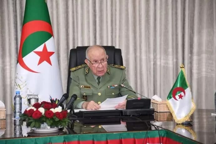 السعيد شنقريحة يعزي في وفاة العميد لخضر