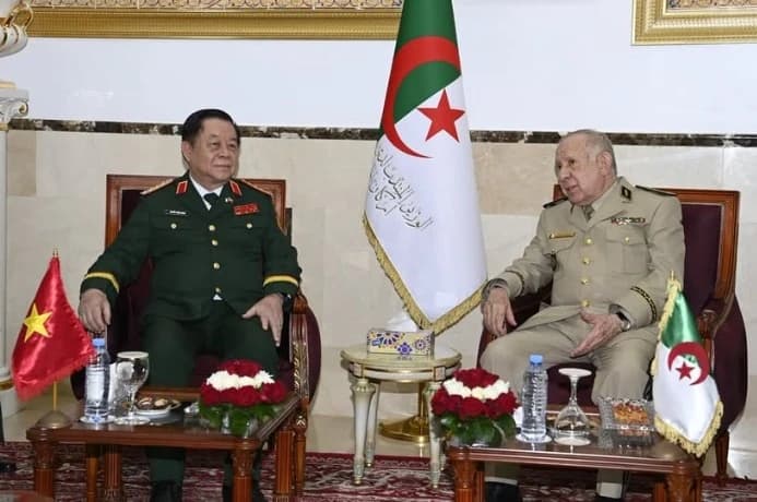 السعيد شنقريحة يستقبل مسؤول الجيش الفييتنامي