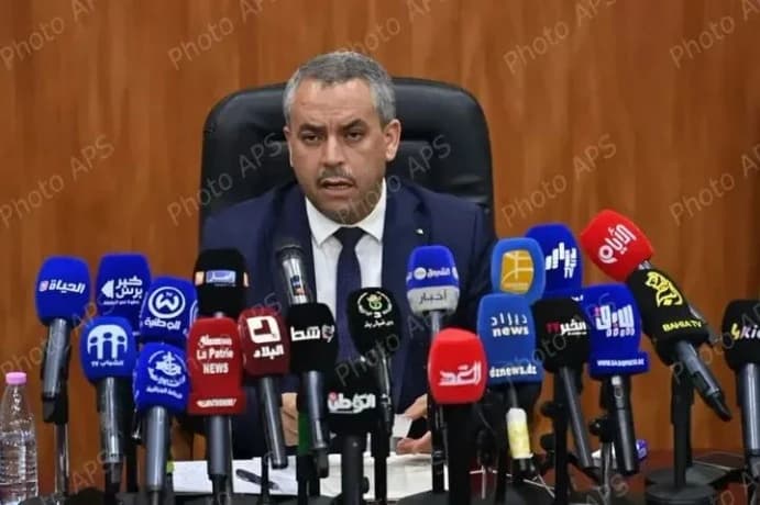 Education Minister examines new pedagogical plans