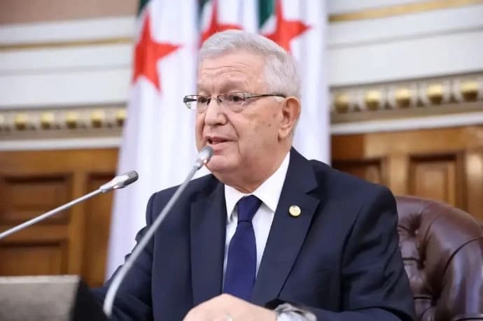 ناصر يهنئ عياشي بفوزه بكأس العالم