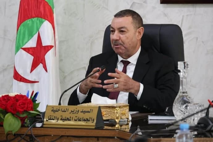 سعيود يراجع تجهيزات جهاز قياس السرعة والزمن في مركبات النقل