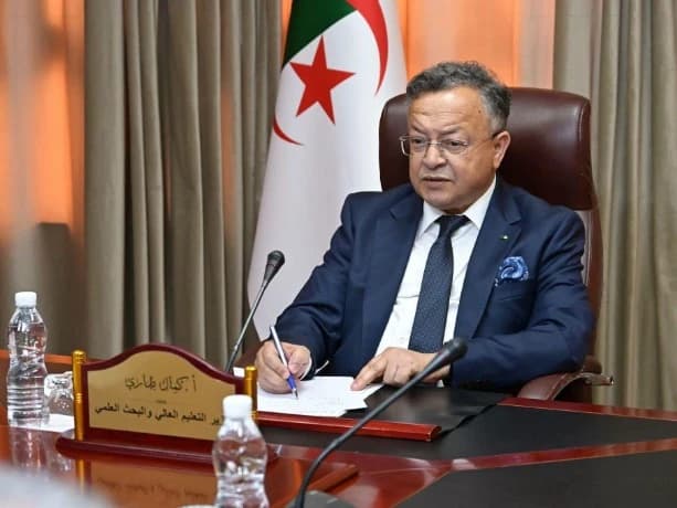 بداري يقود اجتماعاً عن مدارس الثقافة