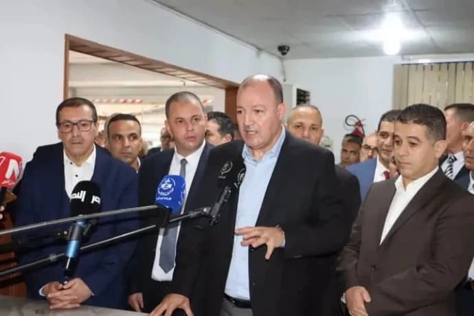 وزير العمل يواصل دعم ضحايا الحرائق في جيجل