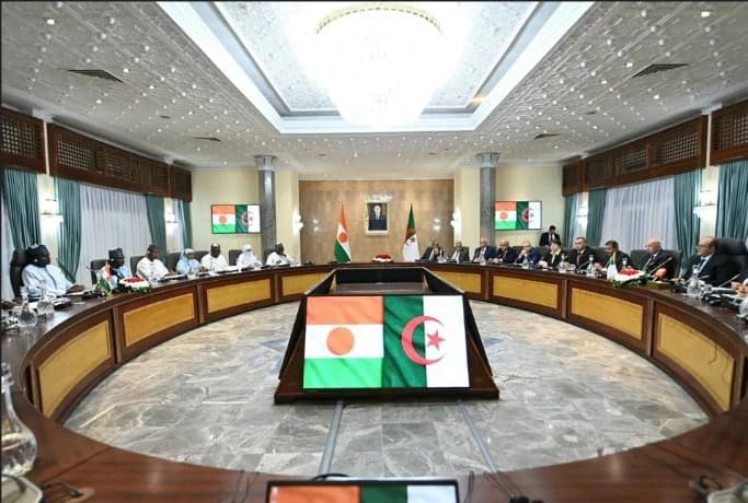 سيفي غريب يلتقي بالنيجيري الأول