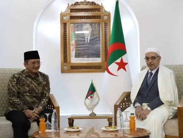 رئيس المجلس الإسلامي يلتقي بسفير إندونيسيا