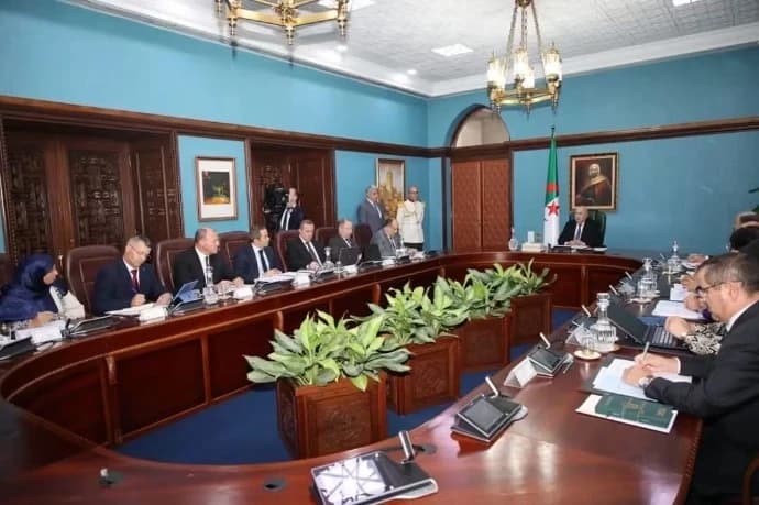 President oversees meeting on single window decree