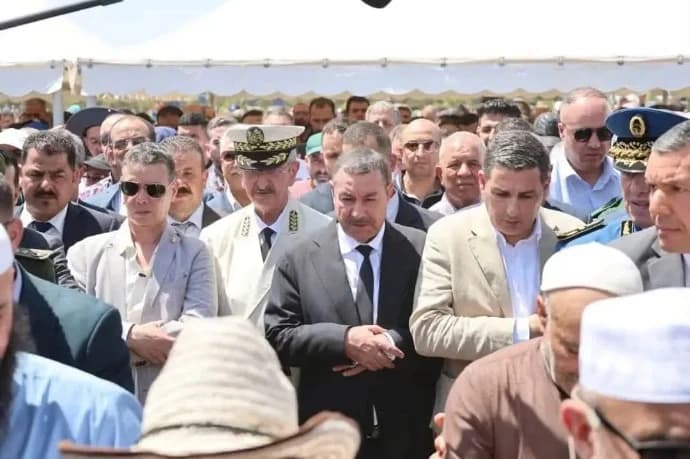 تشييع جثامين ضحايا حادث الحافلة بسطيف
