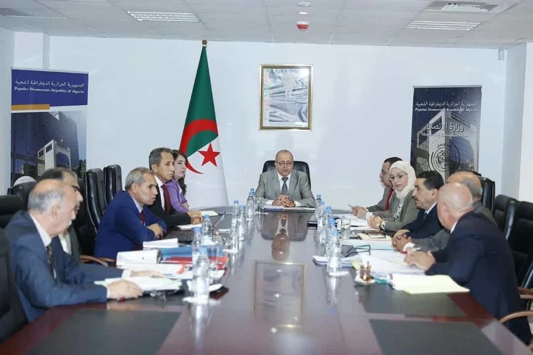 وزير الاتصال يناقش مع مسيري المطابع والورق