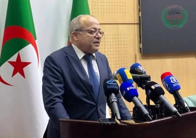 بوسليماني يدير إطلاق ماستر لليسانس الإعلام الأمازيغي