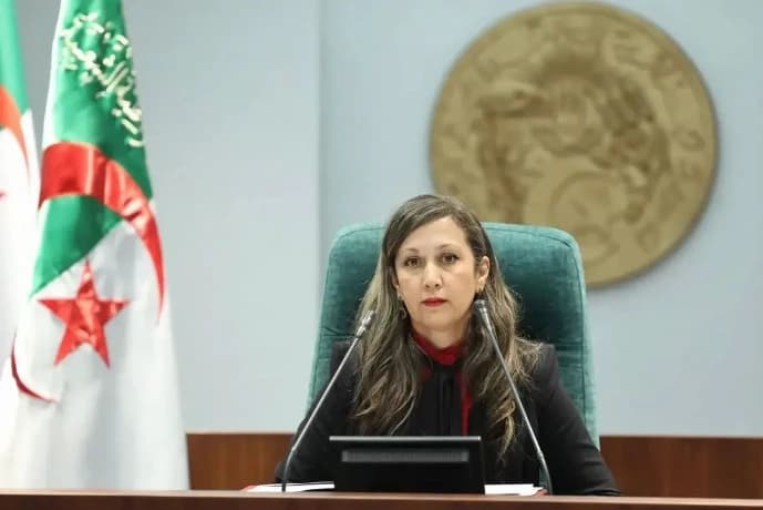 رئيسة المجلس تهنئ يونس عياشي بعد فوزه بالبطولة العالمية