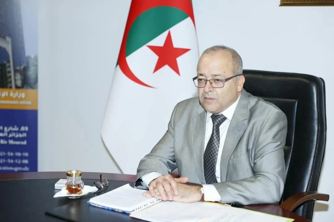 Minister launches journalist training on language