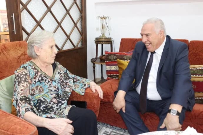 وزير المجاهدين يطمئن على زهية خرف الله