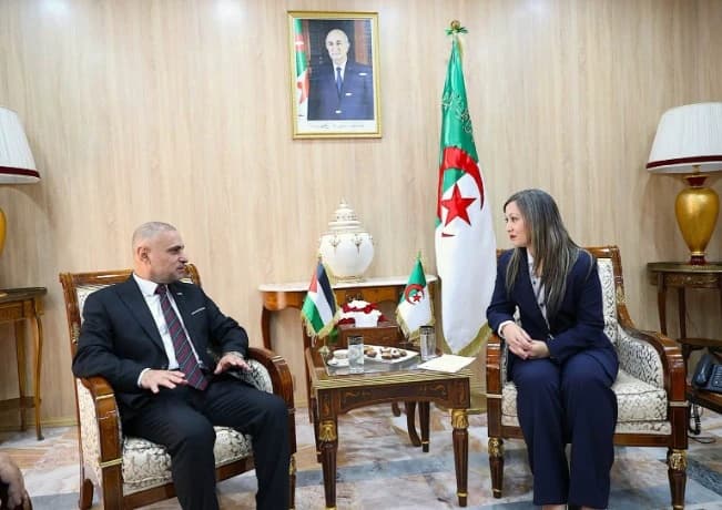 الجزائر تستقبل سفير فلسطين