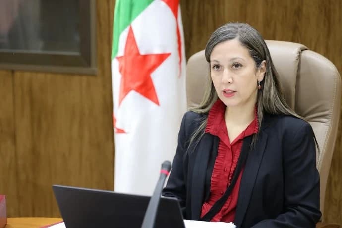 وفد يجري محادثات مع رئيس البرلمان اليوناني