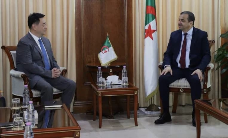 عرقاب يناقش مع وفد صيني فرص التعاون الصناعي