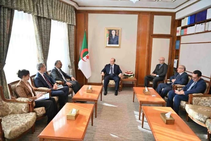 الوزير الأول يستقبل مستشار أمريكا لشؤون إفريقيا والشرق الأوسط