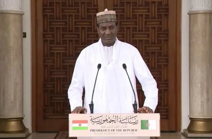 الوزير الأول النيجر يشيد برابط التعاون مع الجزائر