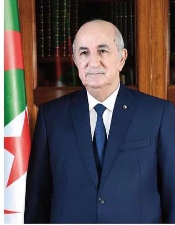 رئيس الجمهورية يتوجه إلى مستشفى الحروق الكبرى بزواليـــدة فور وصوله إلى أرض الوطن