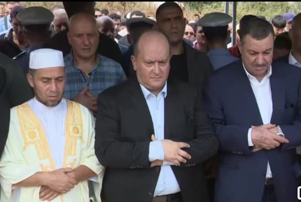 الوزير الأول يشارك في دفن ضحايا حرائق جيجل