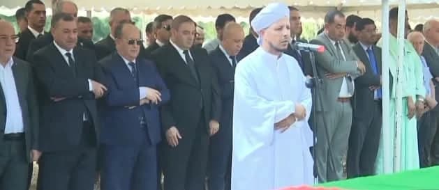 الوزير الأول وأعضاء الحكومة يشاركون في تشييع جثة ضحايا حريق مؤسسة الطفولة المسعفة بالمحمدية بناءً على تكليف من رئيس الجمهورية