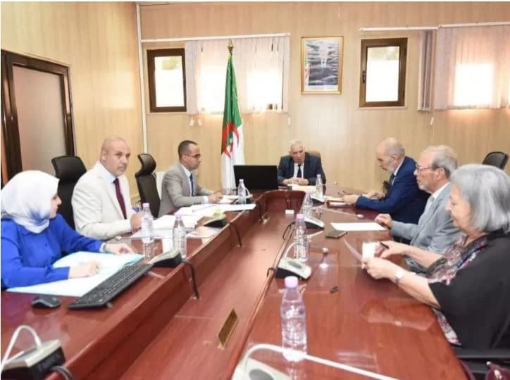 وزير المجاهدين يلتقي بممثلي الأسرة الثورية
