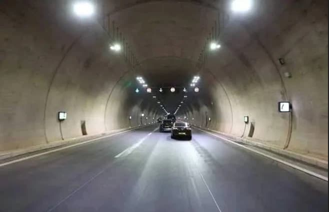 إعادة فتح نفق الطريق إلى الميناء