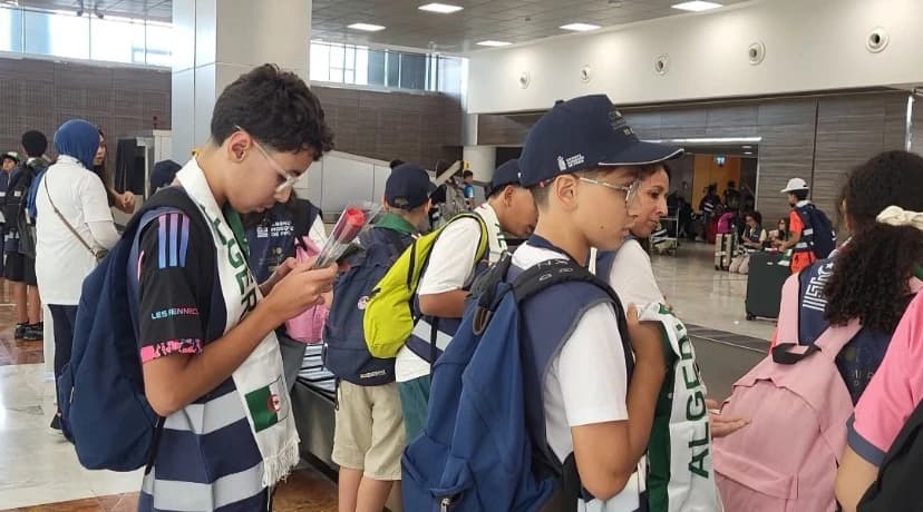مطار أحمد بن بلة يستقبل أول فوج من أبناء الجالية الجزائرية المقيمين بالخارج ضمن برنامج المخيم الصيفي