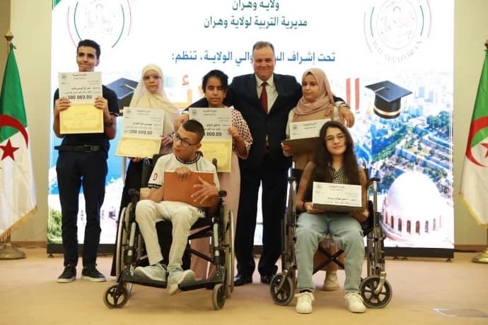والي وهران يكرم المتفوقين في البكالوريا والبيام