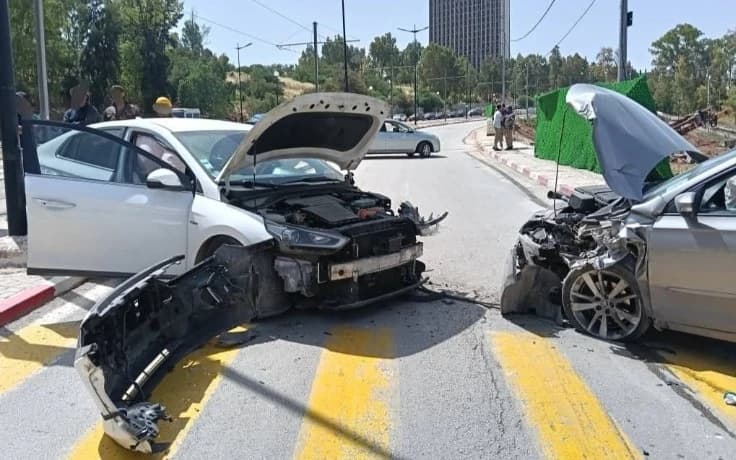 Traffic accidents kill 13, injure 536
