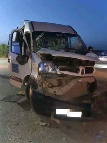 11 Hurt in Bus and Egg Truck Crash
