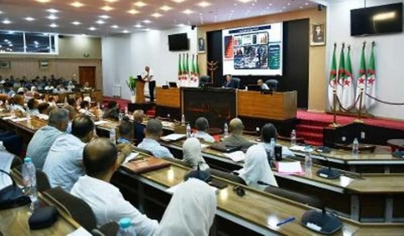 الشلف: اجتماع تنسيقي حول نظام العنونة الرقمي عبر البلديات