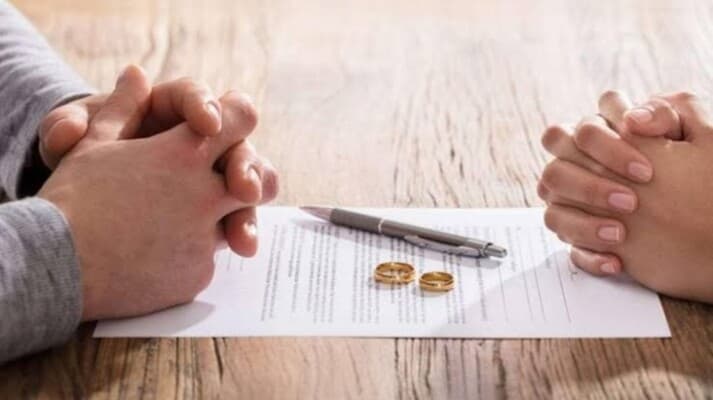 Old Secrets Reveal $640M Divorce in South Korea