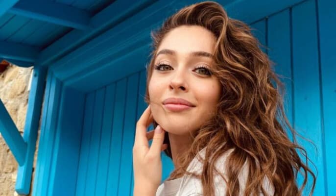 Jemri Baysal climbs upward