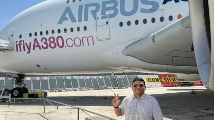 Indian Converts Luxury Plane Cabin into Home in Dubai
