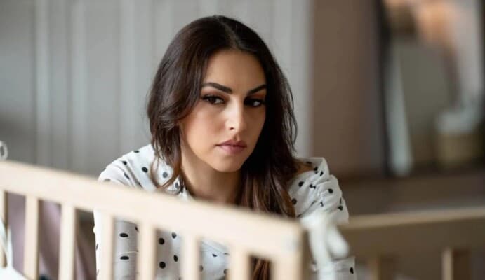 فاليري أبو شقرا تعتمد الأسود باختيار ذكي